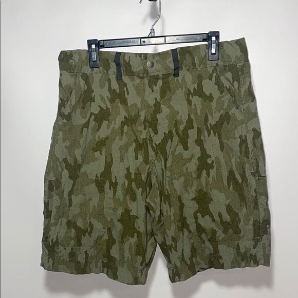 Green Cargo Camouflage Shorts with Relaxed Fit - Picture 1 of 9